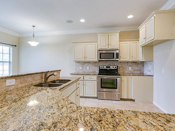 4th image of 3957 Green Meadow Dr