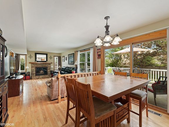 5th image of 1512 E Canterbury Dr