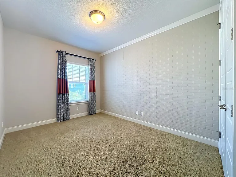 9646 Reymont St — Photo 44