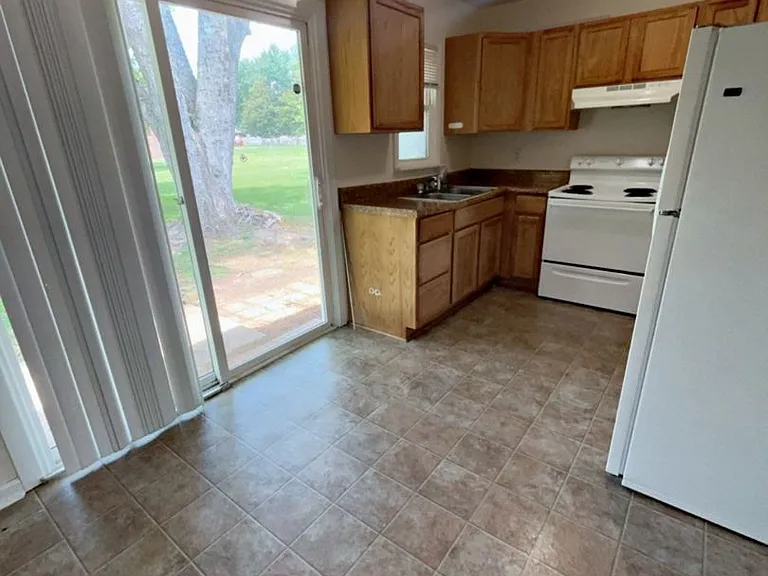 Skyline Apartments — Photo 36