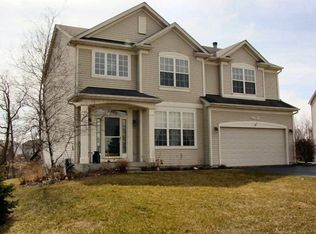 2799 Constitution Dr, Lindenhurst, IL 60046