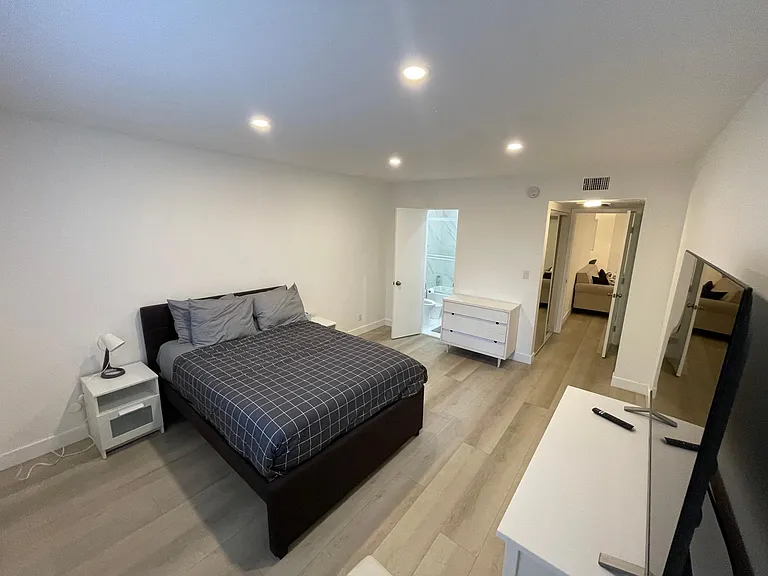 5414 Newcastle Ave #26 — Photo 6