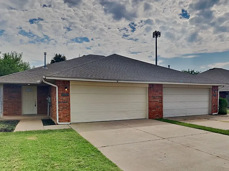 1720 W Palm Pl — Photo 1