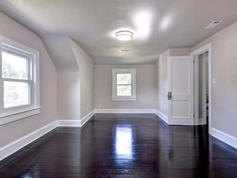 255 Lasalle Ave — Photo 8