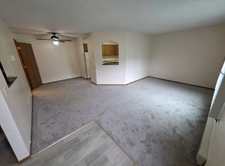 118 Waters Edge Dr, Chaska, MN 55318