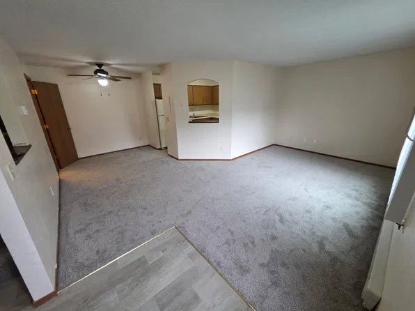 118 Waters Edge Dr, Chaska, MN 55318