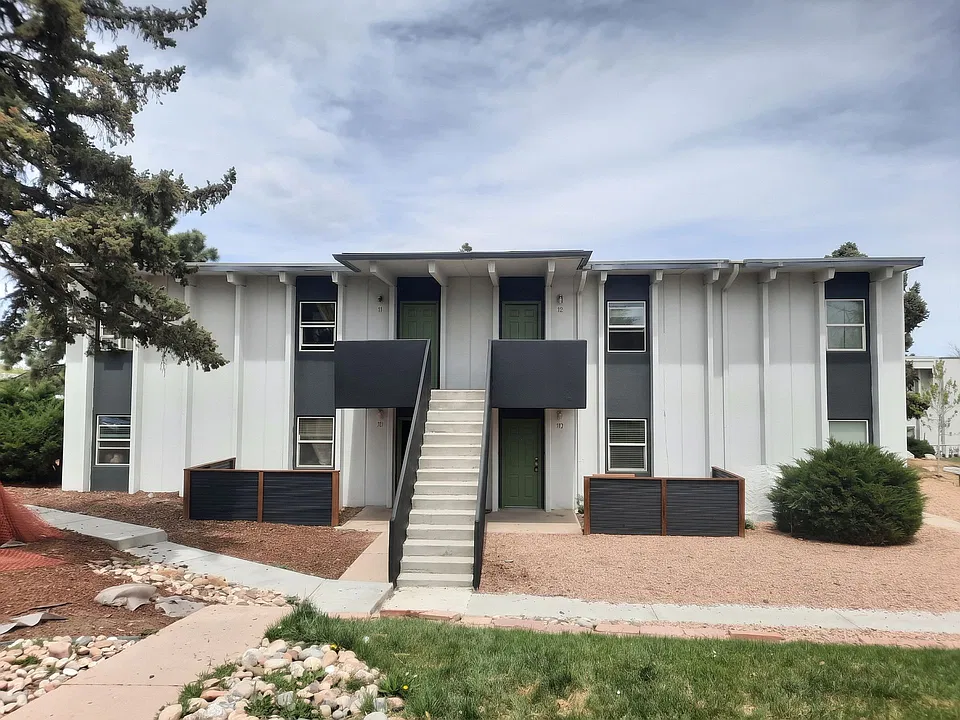 Julian Square Apartments | Spacious 16 Bedroom Homes in Denver!