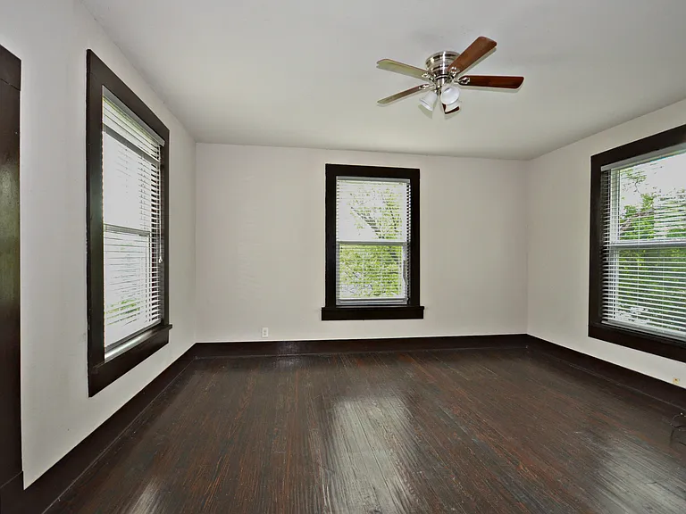 1402 E Chaffin St — Photo 16