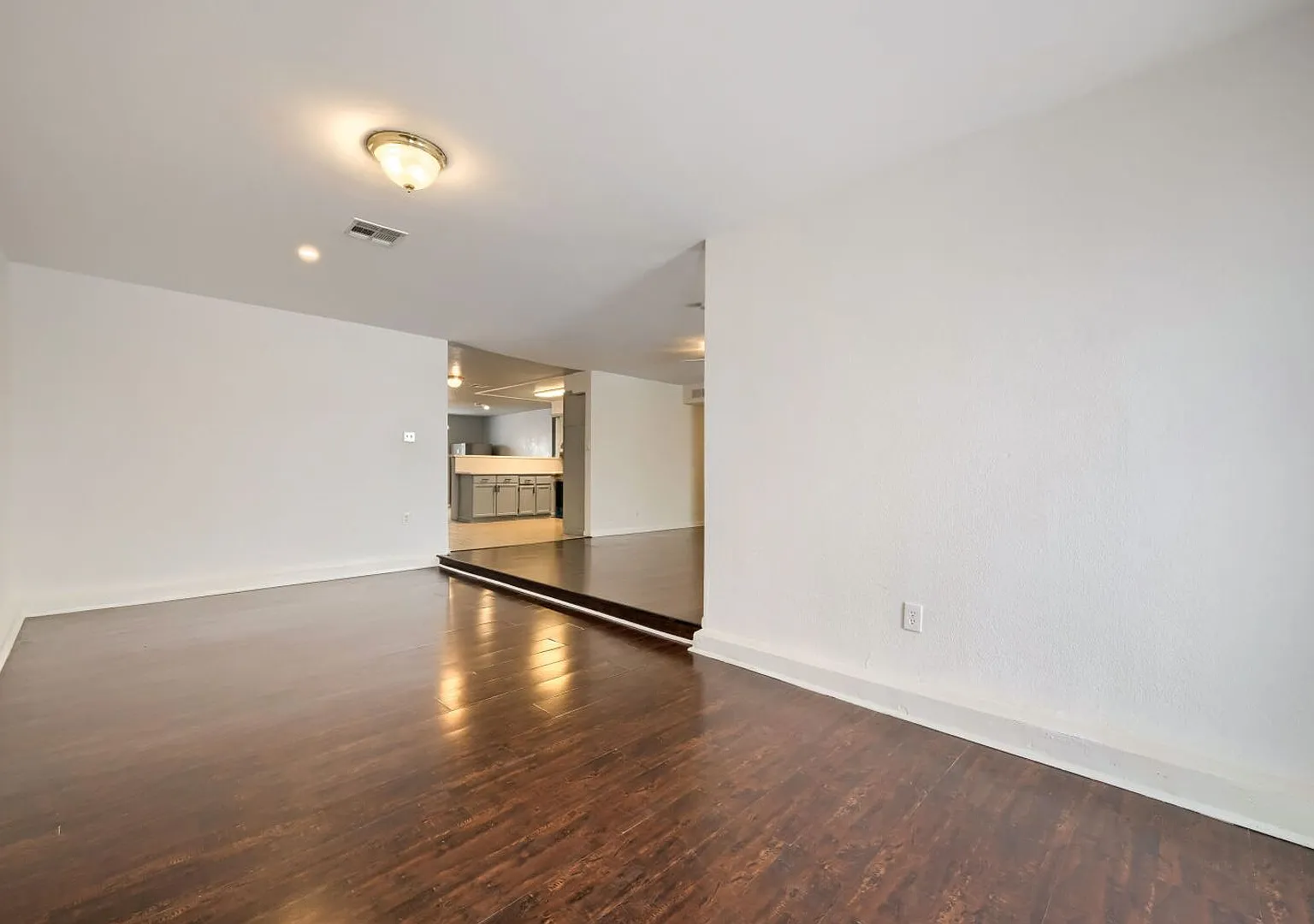 Charming 4-Bedroom Home in Central Las Vegas! — Photo 3