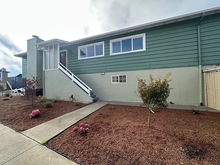 201 Springdale Dr — Photo 18