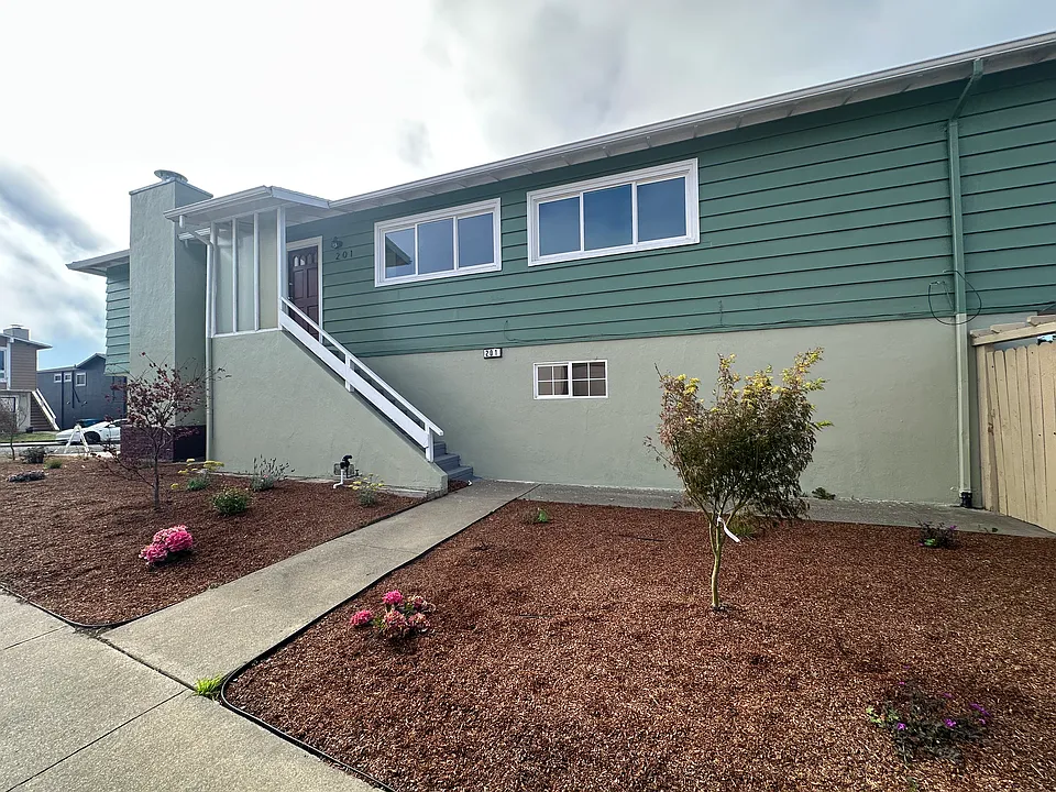 201 Springdale Dr