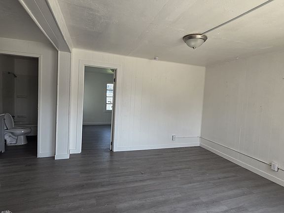 4th image of 505 E 44th St #22