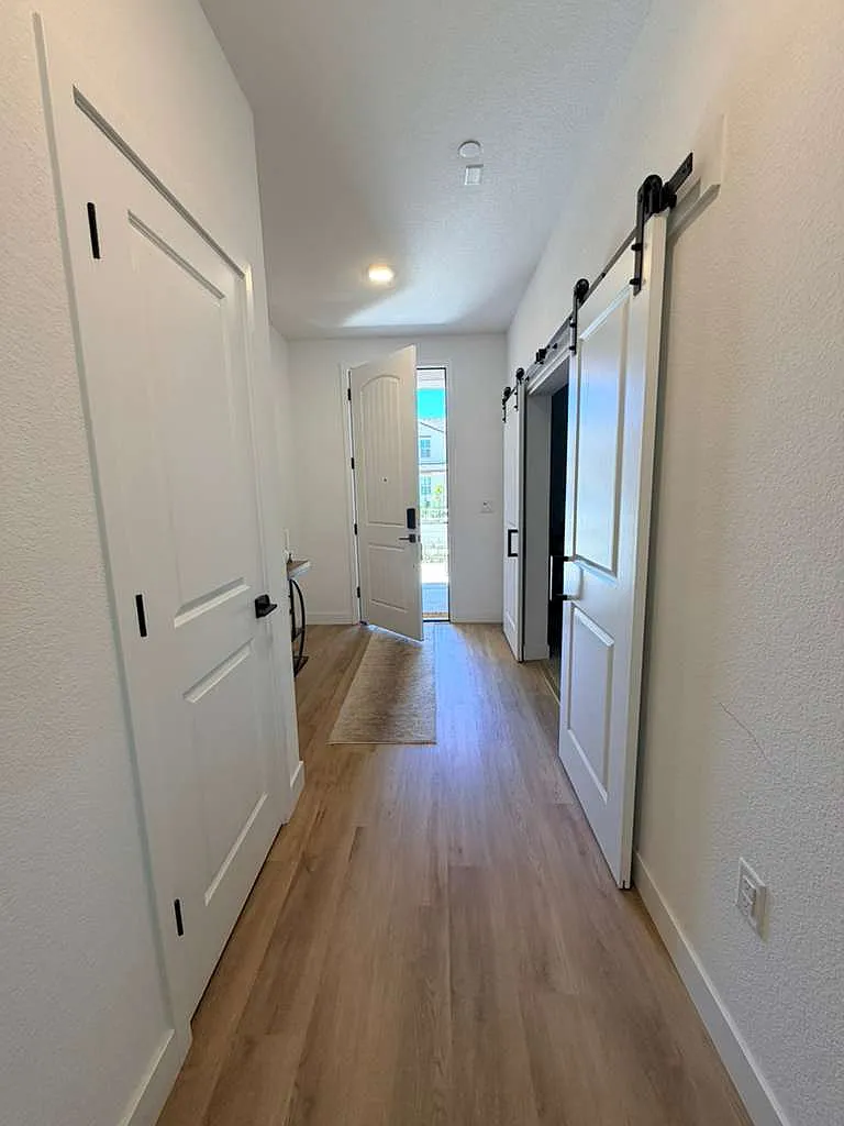 5 bed, 2823 sqft, $3,300 — Photo 2