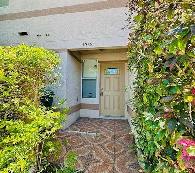 1st image of 1313 Eagle Ln