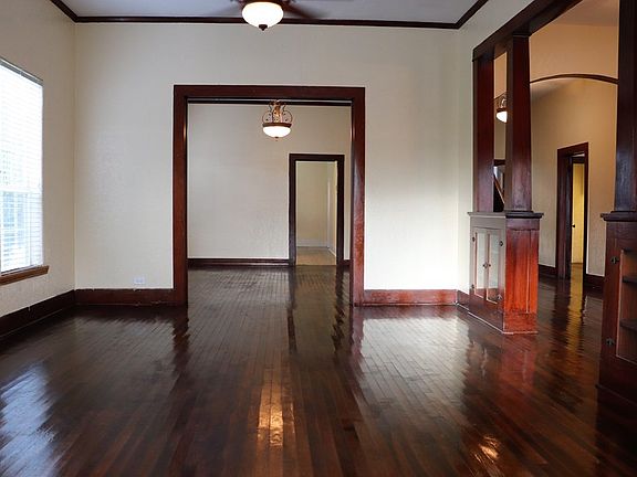 3rd image of 824 N Avenue A