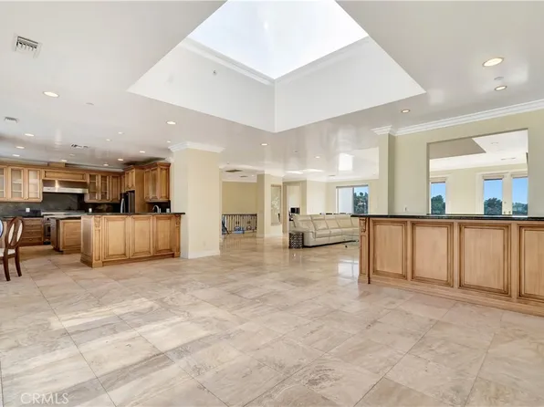 5250 Calatrana Dr, Woodland Hills, CA 91364