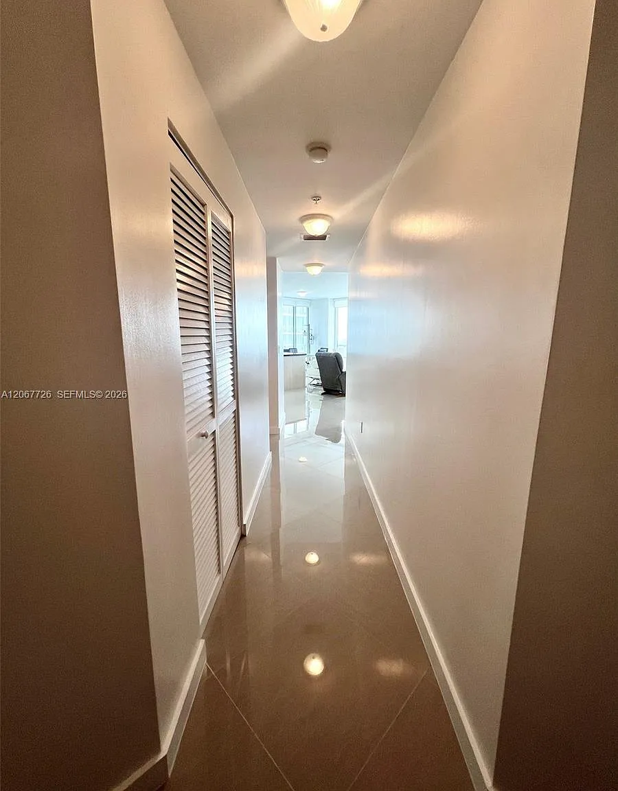 Axis/Brickell 02 Condo — Photo 2