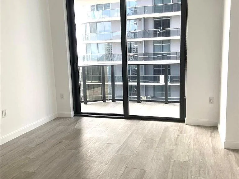 45 SW 9th St #3707 — Photo 5