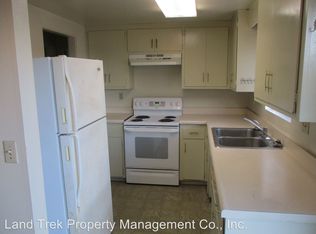 1041 Meadow Lake Dr, Vista, CA 92084