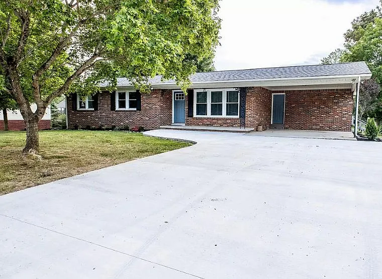 3 bed, 2162 sqft, $2,100 — Photo 2