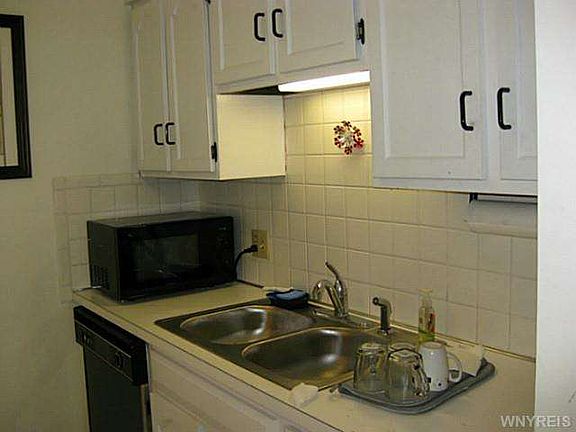 4th image of 225 Charter Oaks Dr APT 2