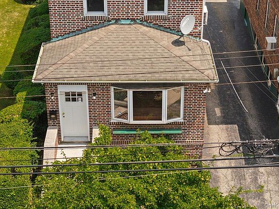 4th image of 4084 Seton Avenue