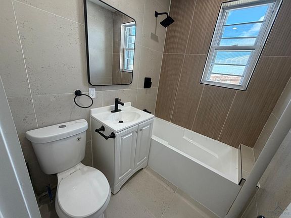 5th image of 3715 Kennedy Blvd #34