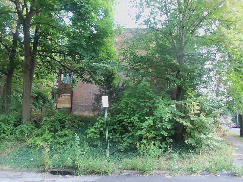 2nd image of 38 Edward St