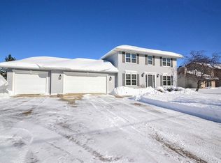 1506 Skylark Ln, Green Bay, WI 54313