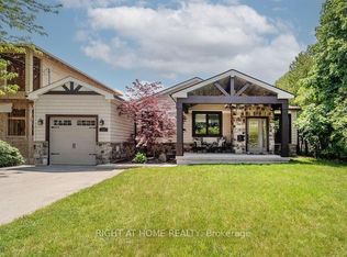 454 Seabourne Dr, Oakville, ON L6L 4G2