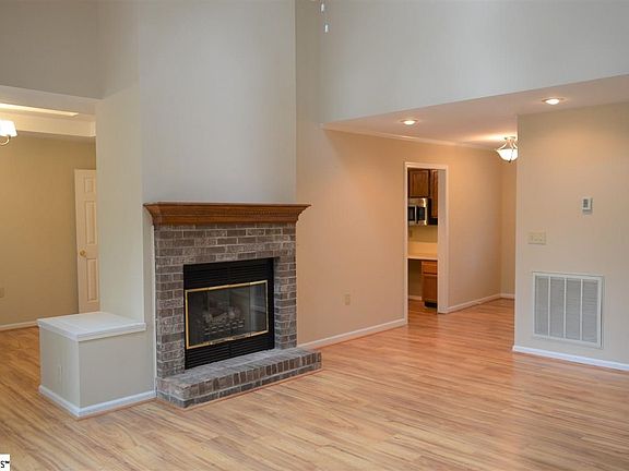 5th image of 110 Whispering Pines Ct