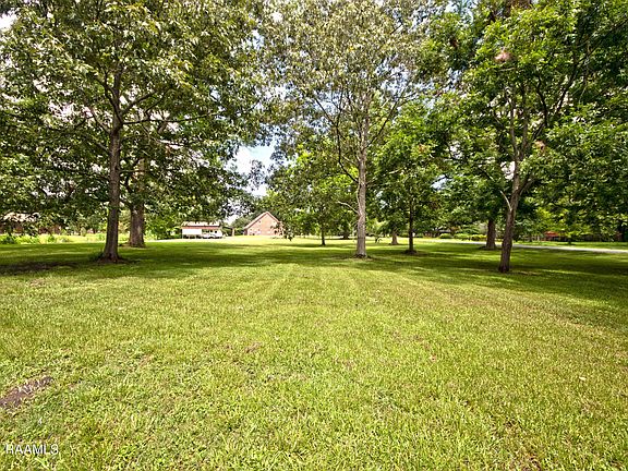 4th image of Earline Dr