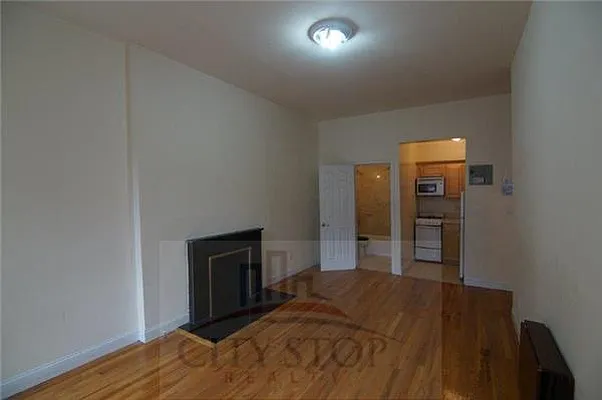 Rented by City Stop Realty | media 10