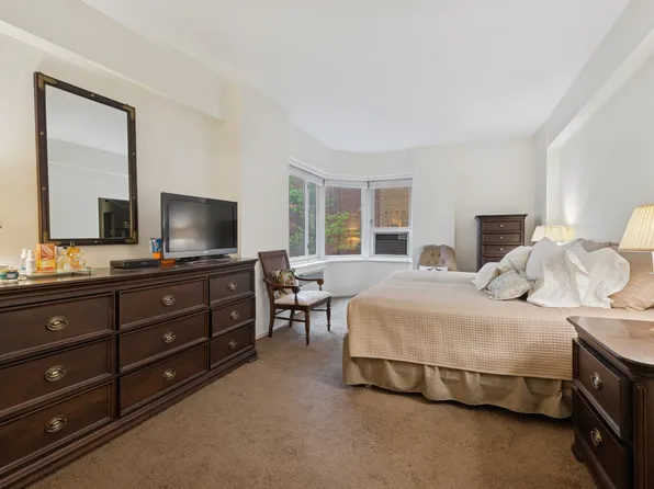 36 Sutton Place South 2A image 5 of 5