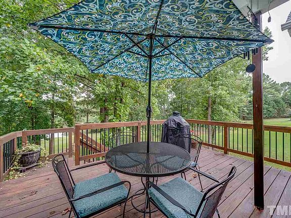 3rd image of 209 Sweetbriar Ct