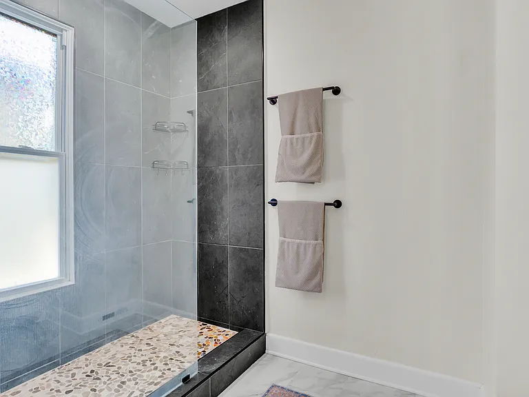 585 Showers St — Photo 8