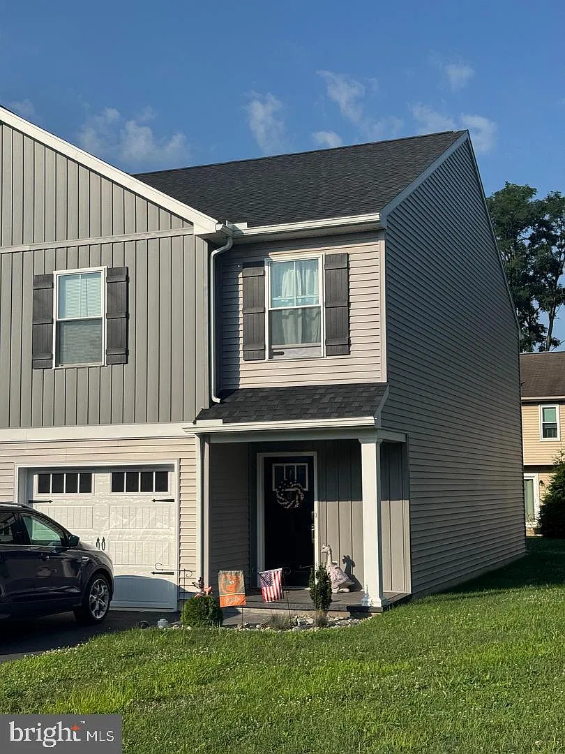 3 bed, 3.5 bath, 1475 sqft, $2,195 — Photo 1