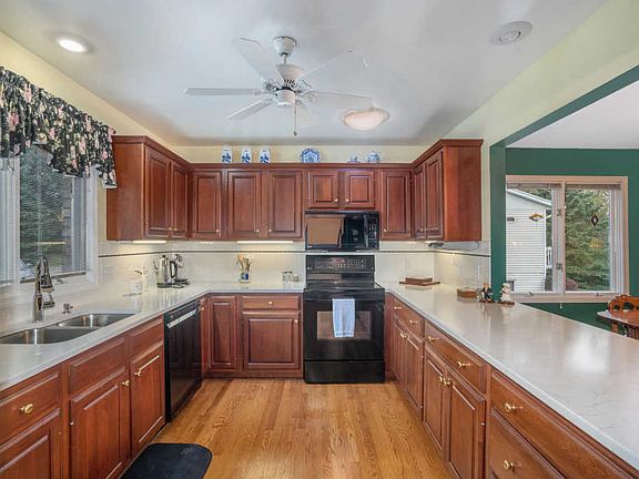 5th image of 2829 Bridgeside Dr SE