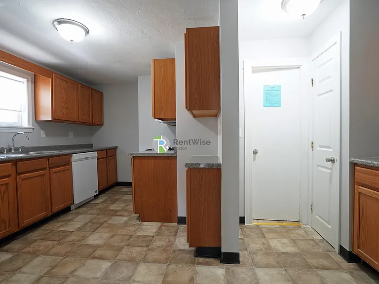 21 Mansfield St #2 — Photo 6