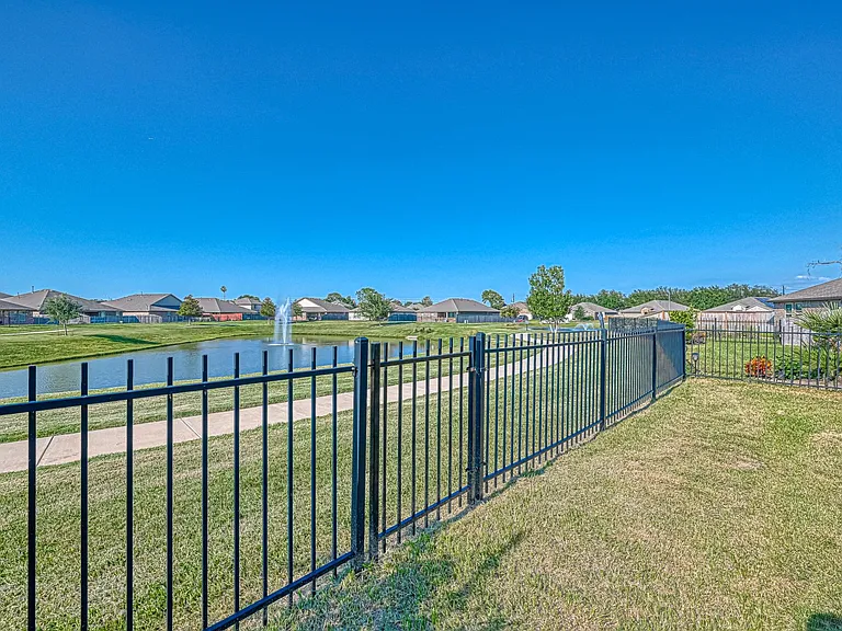 2818 Canadian Goose Ln — Photo 26