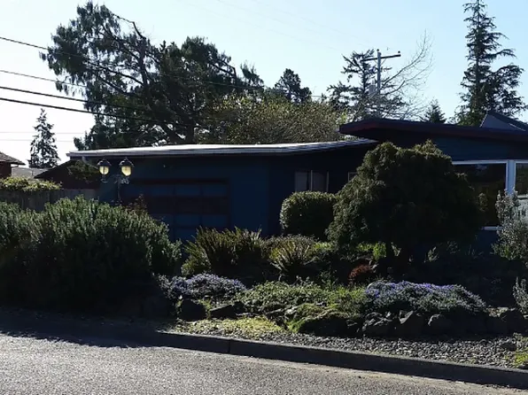 2419 Clark St, North Bend, OR 97459