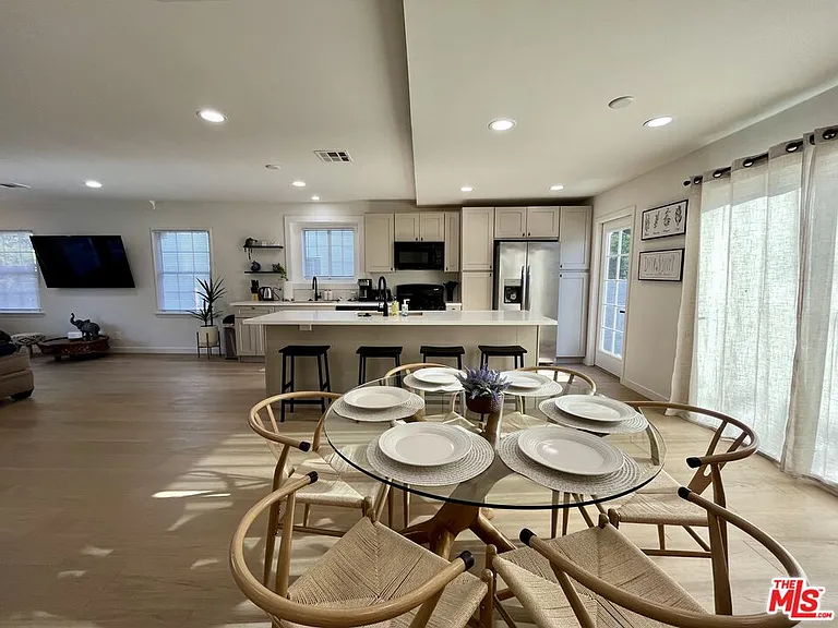 1825 Stearns Dr — Photo 24