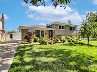 251 W Diversey Ave, Addison, IL 60101