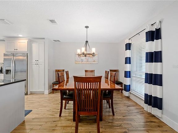 5th image of 8538 Amber Oak Dr