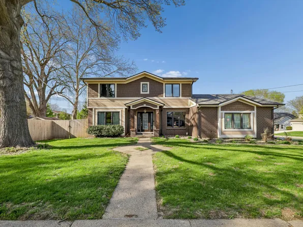 8201 Prairie Ave, Urbandale, IA 50322