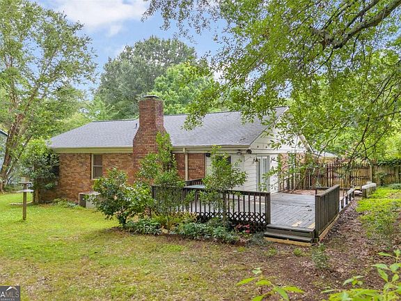 3rd image of 151 Winterberry Ln