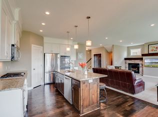 4752 Prairie Trl N, Hugo, MN 55038