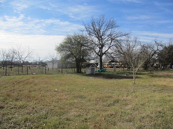 5th image of 389 Meadow Ln