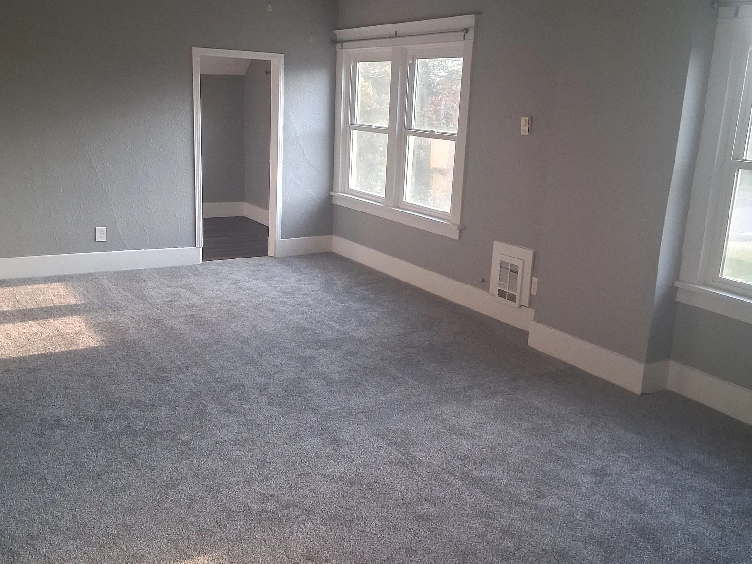 733 W Waverly Pl — Photo 4