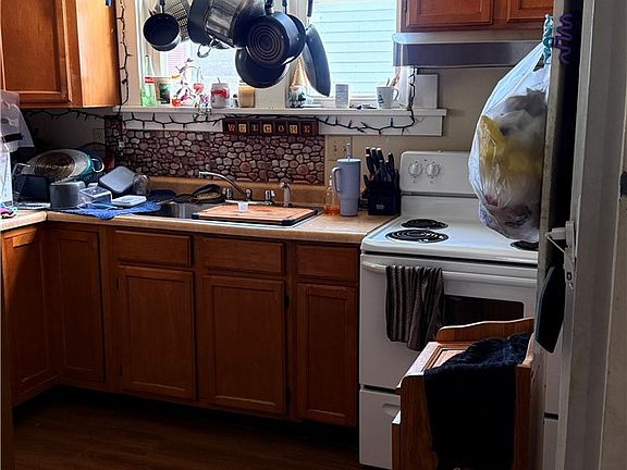 5th image of 556 Spruce Ave